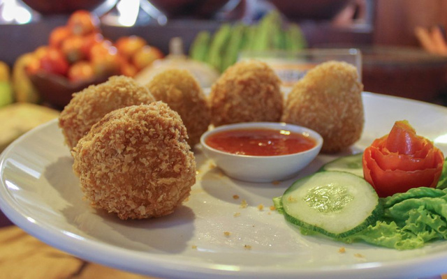 Bolinho de pão com carne moída