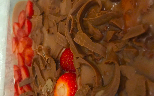 Pavê de chocolate com morango