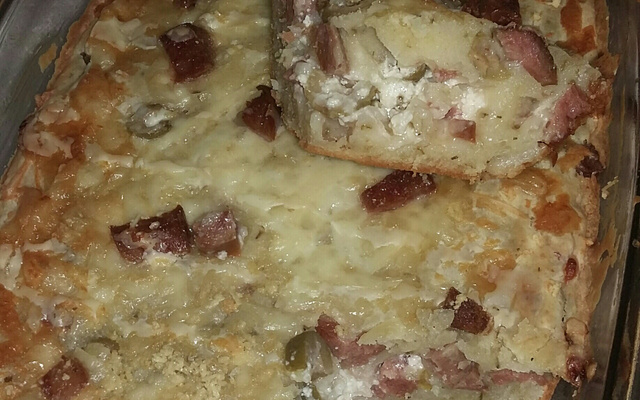 Torta de queijo, presunto e frango