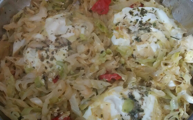 Repolho com ovos escondidos