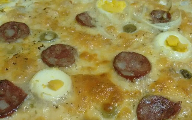 Massa para pizza na cachaça e manjericão