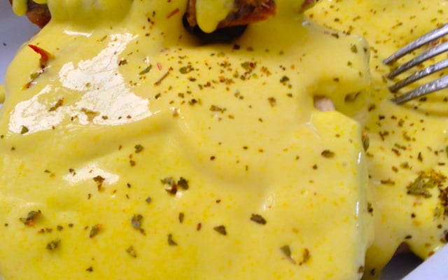 Bisteca de porco ao molho de mostarda