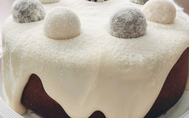 Bolo vulcão de leite em pó com creme de avelã