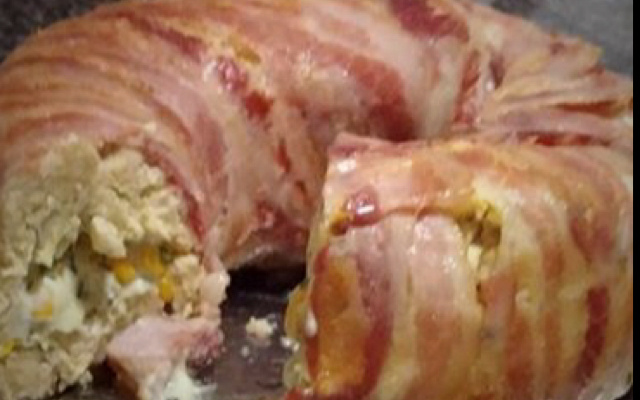Bolo delicioso de frango com bacon
