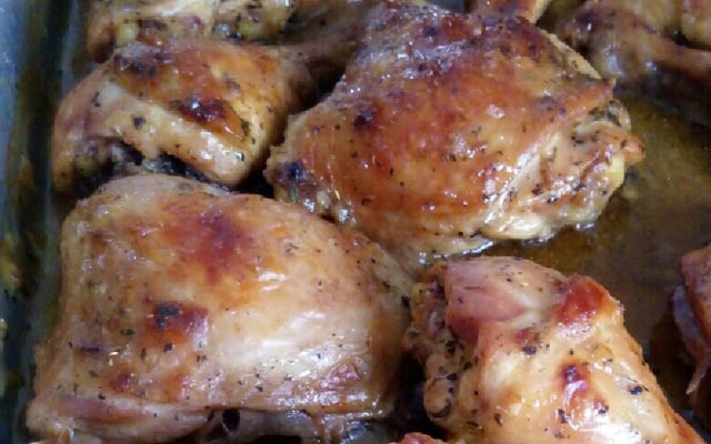 Frango assado na cerveja - chef Vitor Monteiro