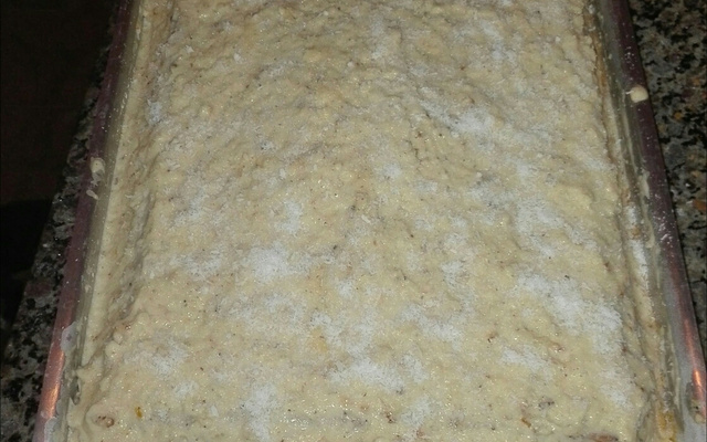 Bolo de trigo com recheio e cobertura de creme braco