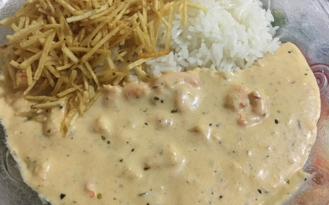 Estrogonofe de camarão ao cheddar