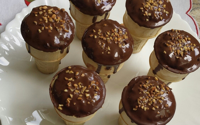 Bolo na casquinha de sorvete