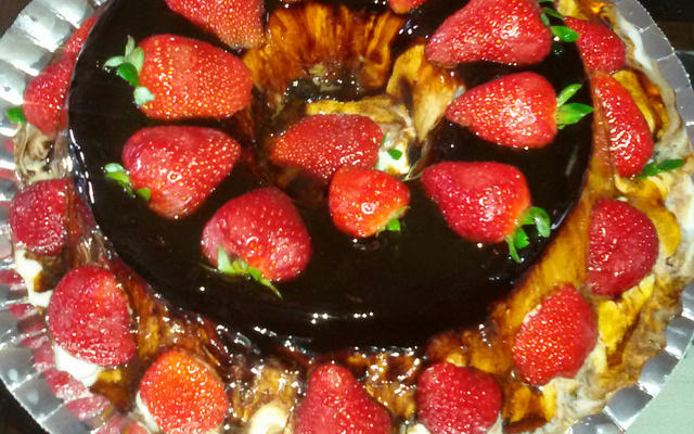 Sorvete de creme com cobertura de chocolate