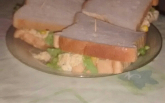 Sanduiche de frango com milho