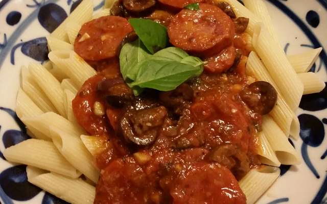 Macarrão parafuso ao molho de calabresa