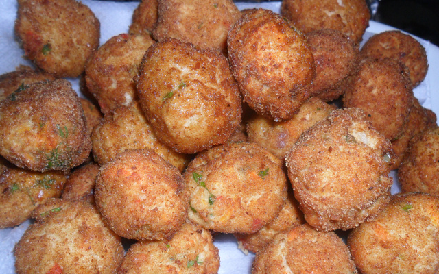 Encapotado (bolinho de frango)