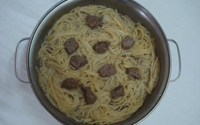 Ensopado de Espaguete com Carne