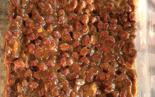 Pé-de-moleque com leite condensado