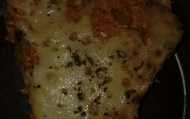 Pizza de frango com queijo