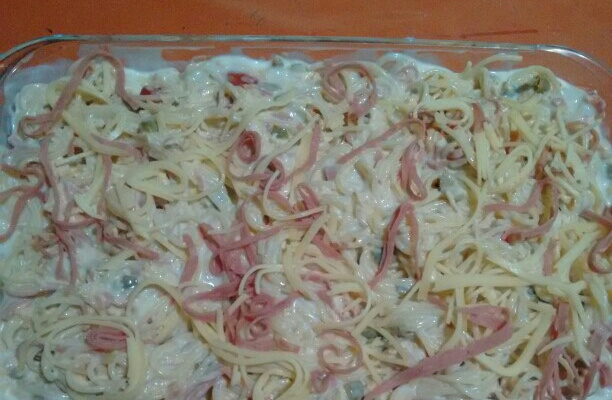 Macarrão recheado com frango e requeijão