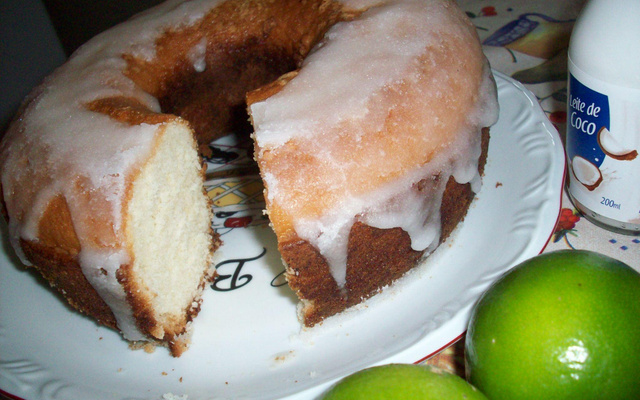 Bolo de leite de coco de liquidificador