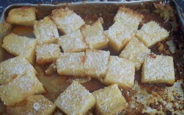 Bolo de mandioca ralada