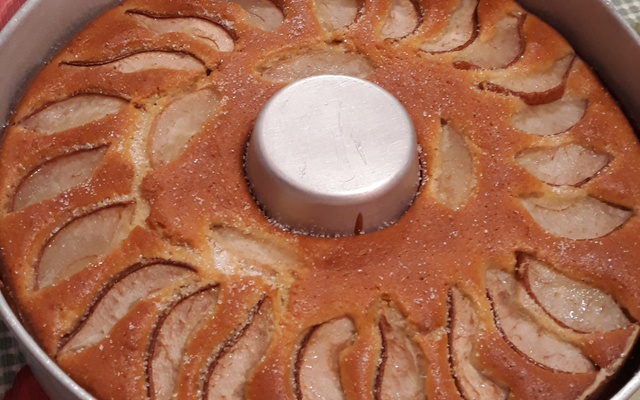 Bolo de pera fácil e gostoso