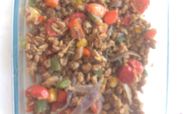 Proteína de soja com pimentão e cebola