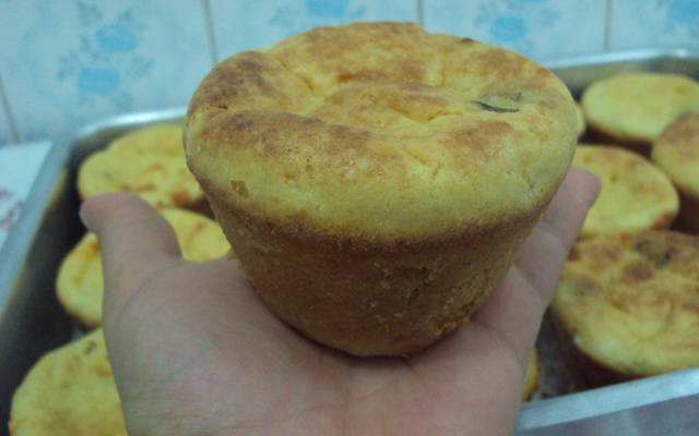 Bolinho de alho poró com queijo