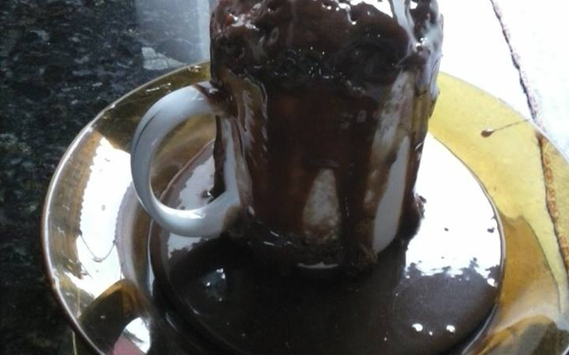 Bolo de chocolate na caneca
