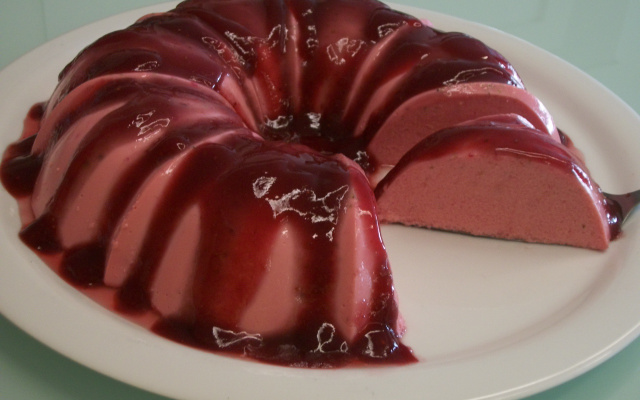 Flan de gelatina com morango