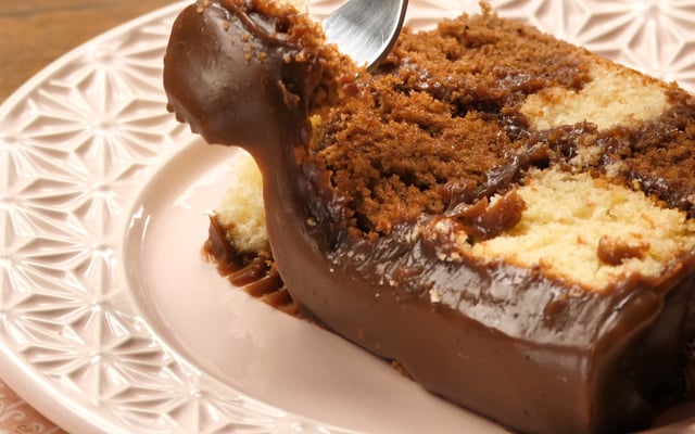 Bolo xadrez com brigadeiro