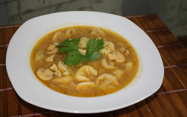 Sopa de capeletti (capeletti in brodo)