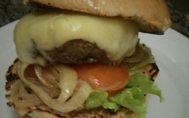 Hambúrguer caseiro