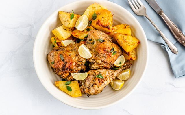 Sobrecoxas de frango com Creme de cebola e orégano