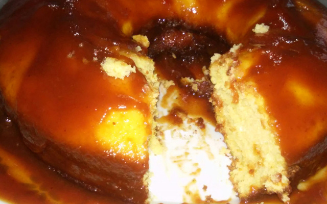 Bolo de fubá com goiabada