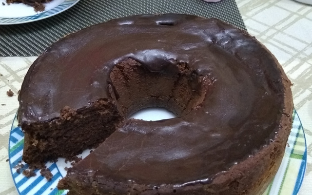 Bolo de chocolate com cobertura