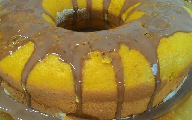 Bolo de cenoura cremoso