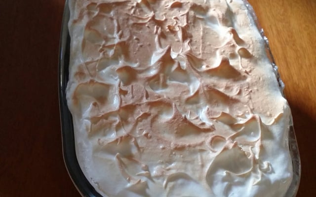 Torta de banana com creme e suspiro do Marcelo