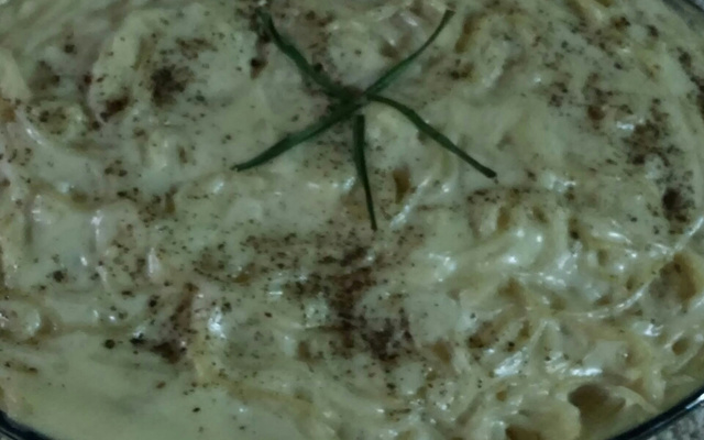 Macarrão com presunto e molho branco