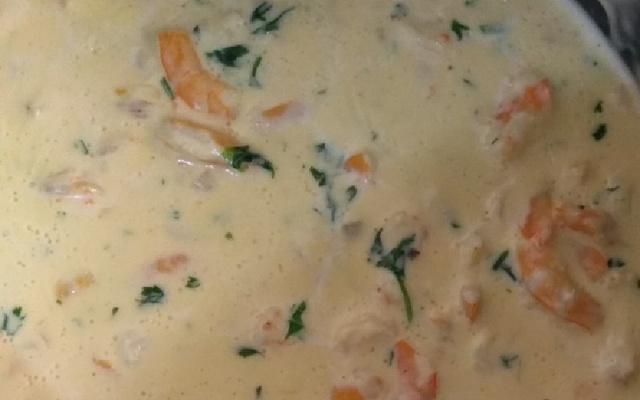 Camarão com requeijão cremoso e creme de leite