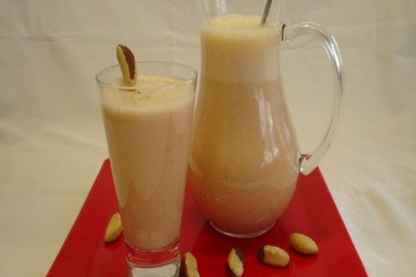 Vitamina de papaia e castanha-do-pará com Ades