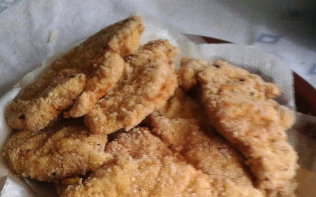 Filé de frango empanado