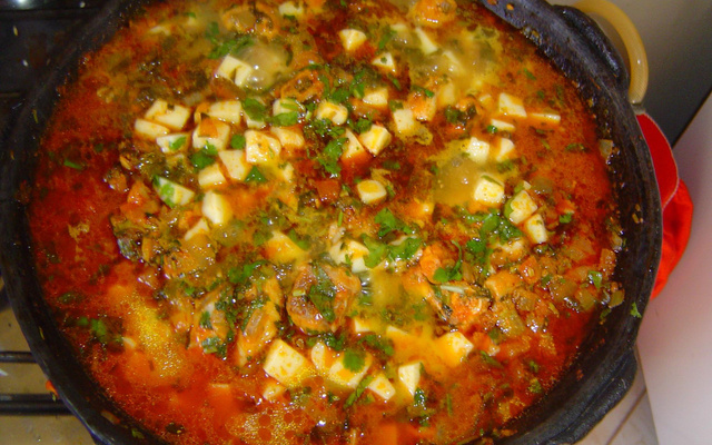 Moqueca de cação com catupiry e vinho branco