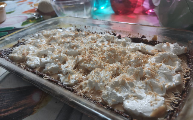 Torta de chocolate com massa de biscoito