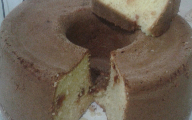 Bolo de fubá com goiabada