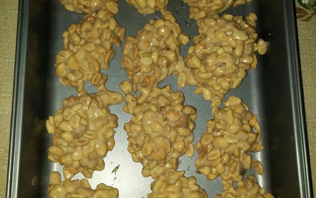 Pé de moleque de leite condensado