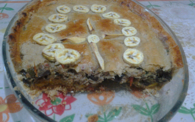 Torta de sardinha com banana da terra