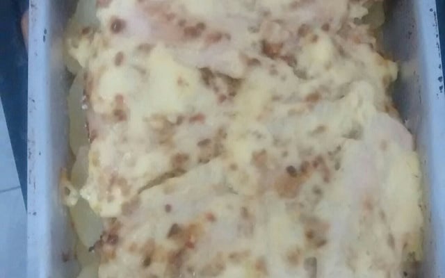 Filé de frango com creme de cebola