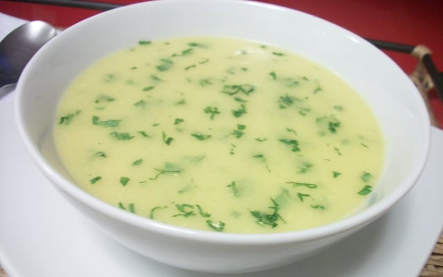 Sopa cremosa de milho verde