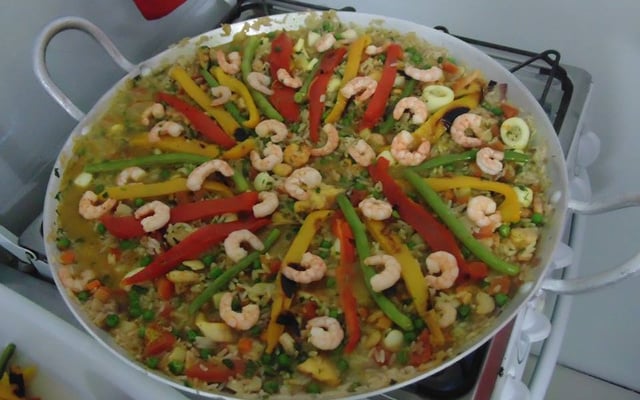 Paella espanhola tradicional