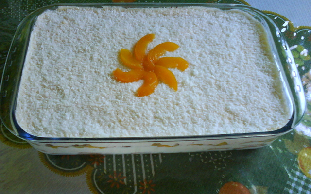 Pavê de pêssego com chantilly