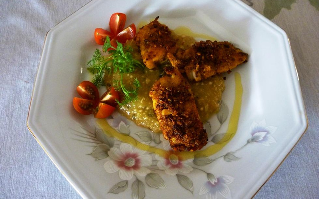 Peixe em crosta de castanha-do-pará