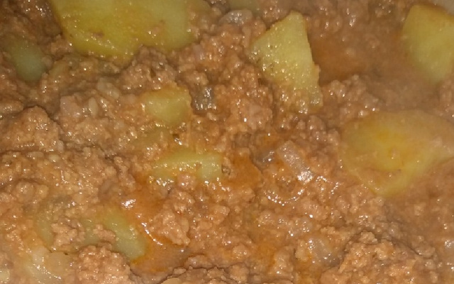 Arroz com carne moída e batata